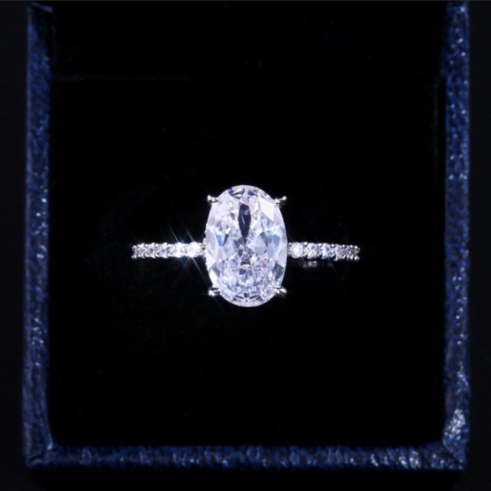 3ct Oval White Sapphire & Sterling Silver Ring - Picture 4 of 4